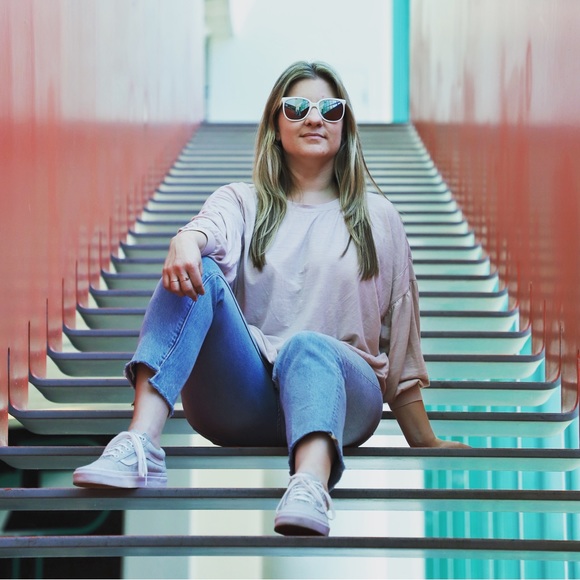 Meet your Posher, Ciara - Picture 3 of 5